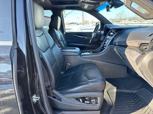 Used 2017 Cadillac Escalade Platinum image 15
