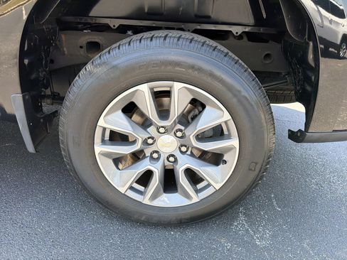 Used 2022 Chevrolet Silverado 1500 LT AWD/4WD image 19