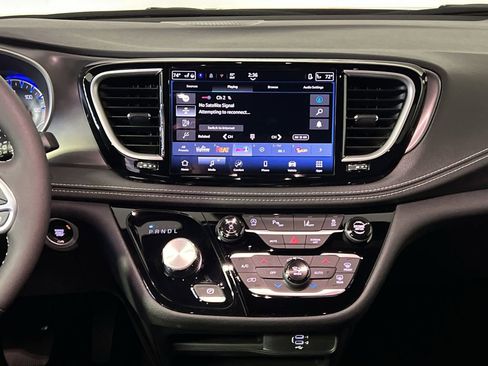 New 2026 Chrysler Pacifica Select image 26