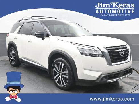 Used 2024 Nissan Pathfinder Platinum image 1