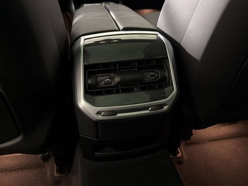 Used 2026 BMW 740i RWD image 28