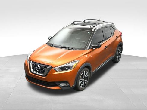 Used 2018 Nissan Kicks SR w/ Exterior Package FWD image 18