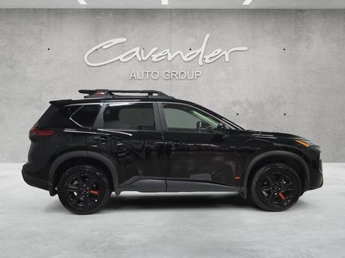 Used 2025 Nissan Rogue SV AWD/4WD image 17