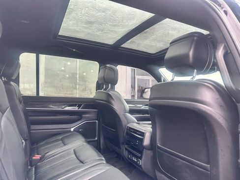 Used 2022 Jeep Wagoneer Series II w/ Premium Group I image 11