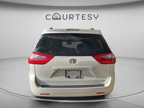 Used 2020 Toyota Sienna XLE FWD image 15