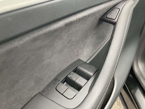 Used 2023 Tesla Model Y Long Range image 19