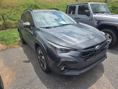 Used 2024 Subaru Crosstrek 2.5i Limited w/ Popular Package #4A AWD/4WD image 3