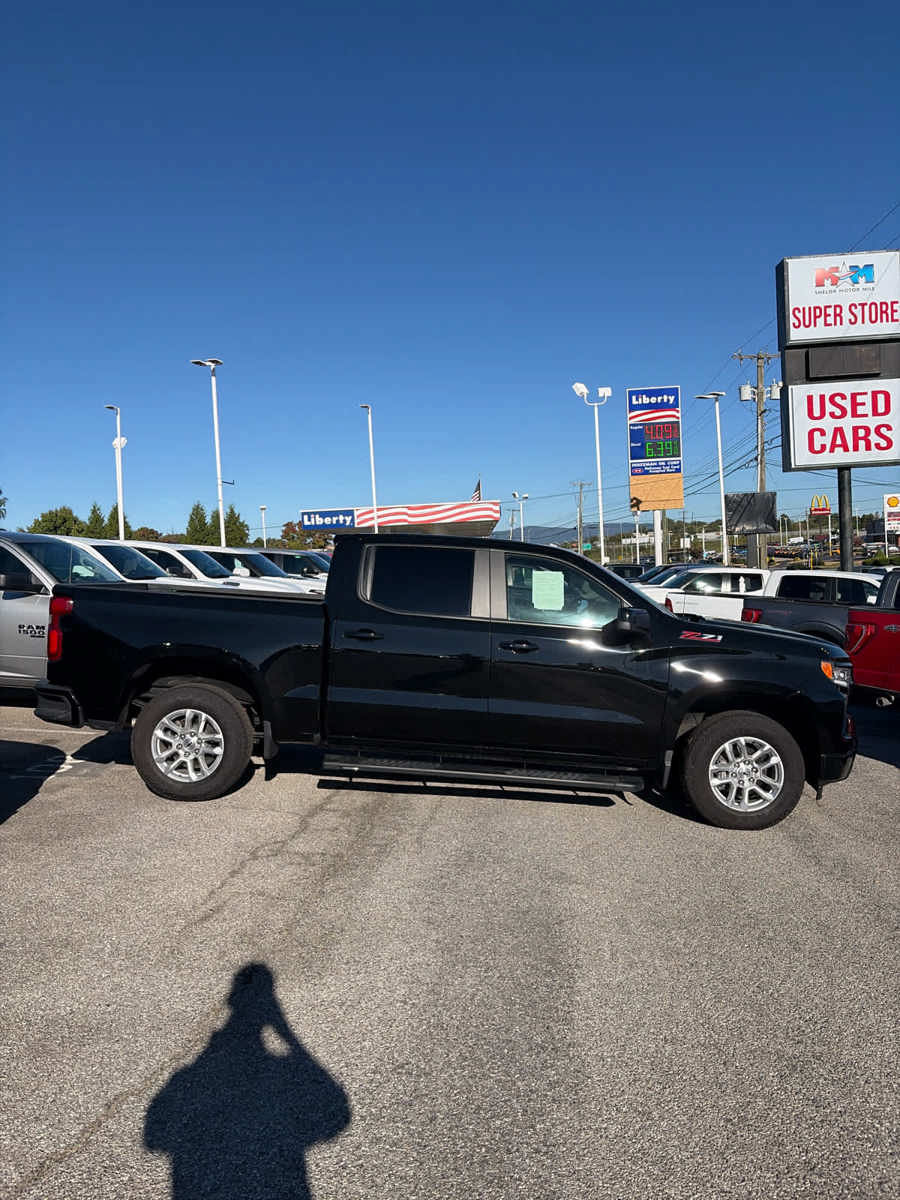 Used 2025 Chevrolet Silverado 1500 RST w/ Z71 Off-Road Package AWD/4WD image 17