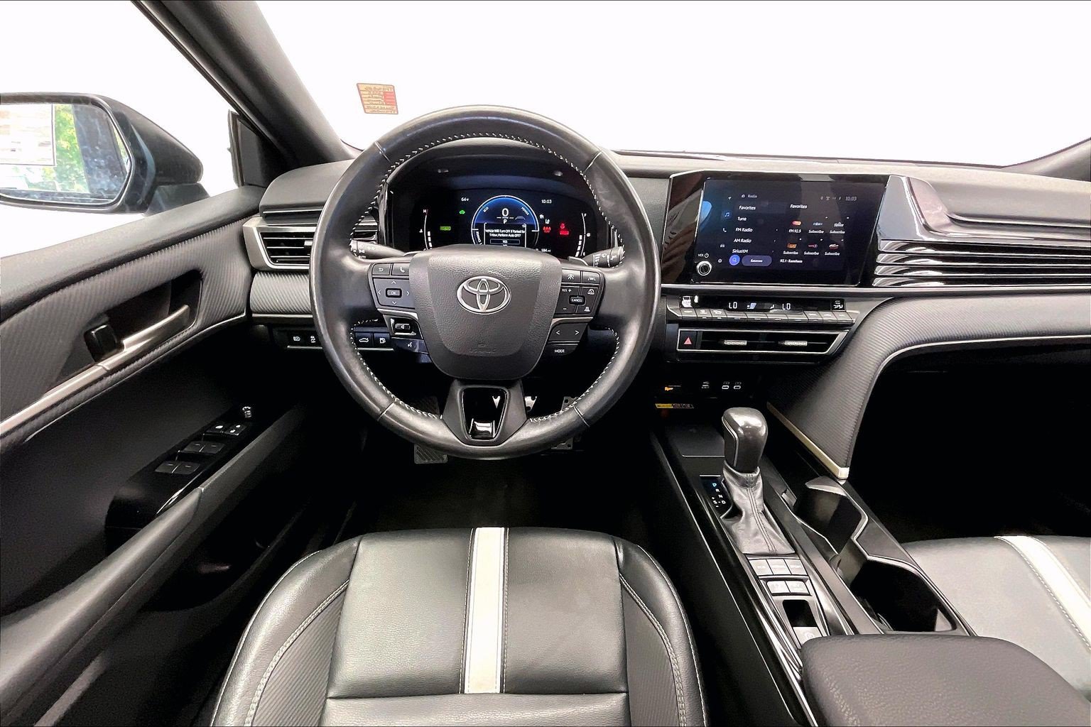 Used 2025 Toyota Camry SE FWD image 4