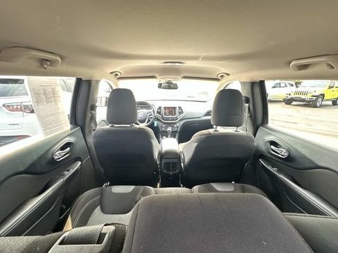 Used 2014 Jeep Cherokee Latitude w/ Cold Weather Group AWD/4WD image 19