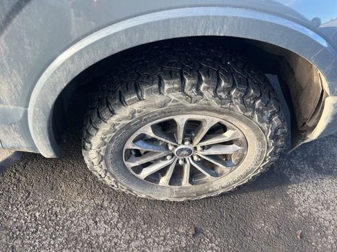 Used 2020 Ford F150 Lariat w/ Equipment Group 502A Luxury image 6