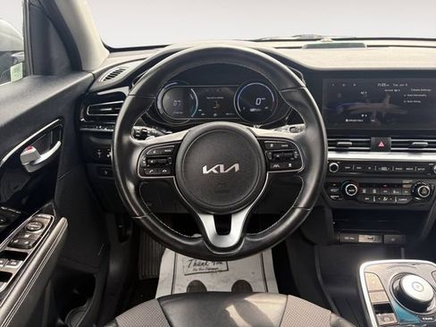Certified 2022 Kia Niro EX FWD image 12