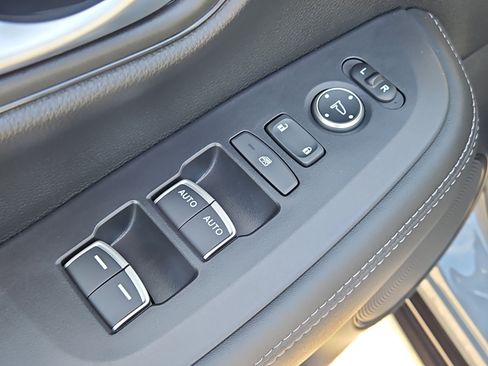 Certified 2026 Honda HR-V EX-L image 18