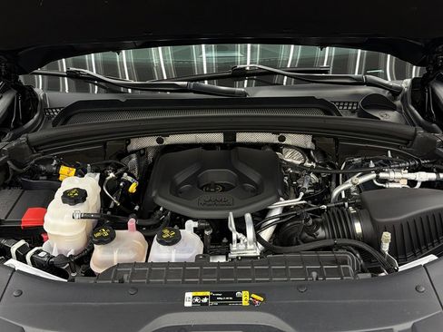 Used 2023 Jeep Grand Cherokee 30th Anniversary AWD/4WD image 16