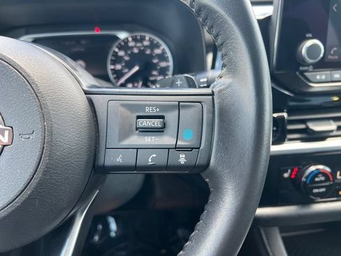 Used 2024 Nissan Pathfinder SV FWD image 11