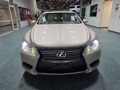 Used 2013 Lexus LS 460 w/ Comfort Pkg RWD image 3