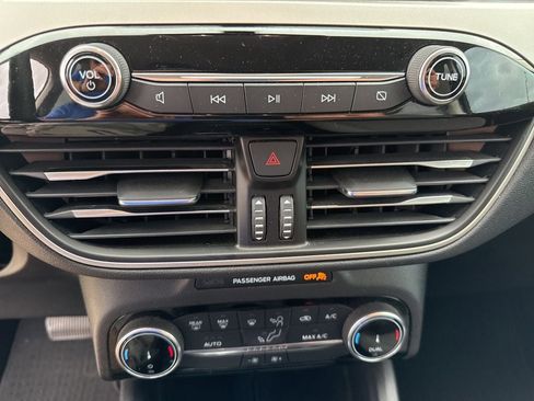 Used 2022 Ford Escape SE w/ SE Sport Appearance Package image 24