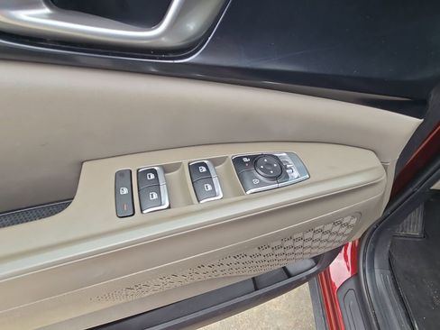 Used 2025 Kia Carnival FWD image 13