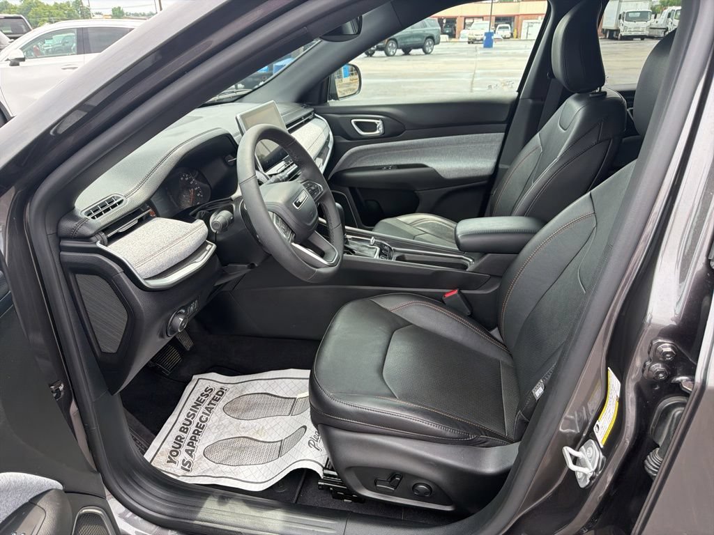 Used 2023 Jeep Compass Latitude AWD/4WD image 17