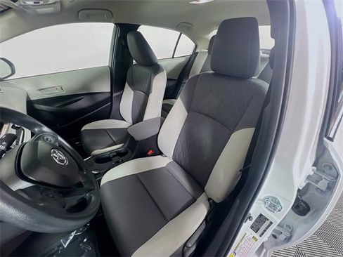 Used 2025 Toyota Corolla LE image 9