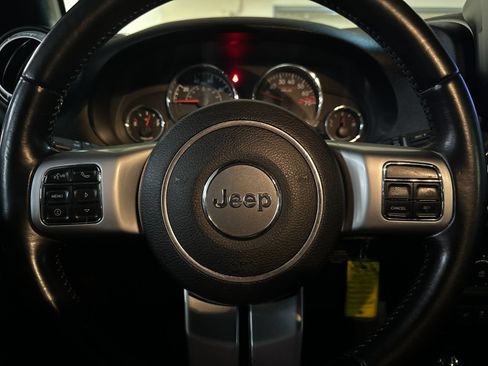Used 2015 Jeep Wrangler Unlimited Rubicon AWD/4WD image 21
