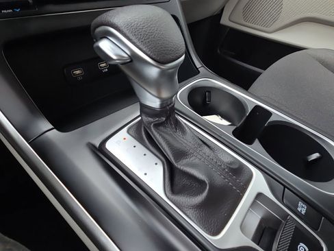 Used 2024 Kia Carnival LX image 43