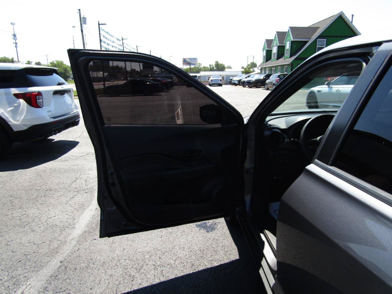 Used 2020 Nissan Kicks S FWD image 10