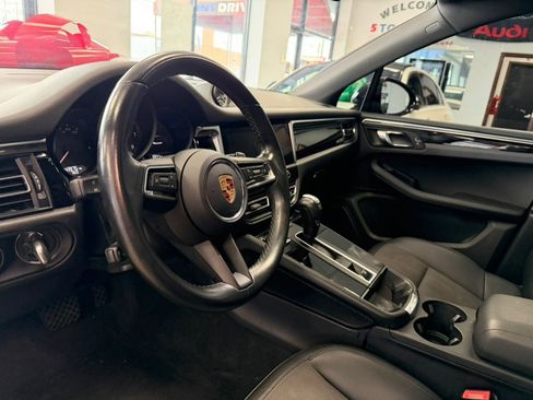 Used 2022 Porsche Macan AWD/4WD image 22