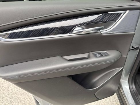 Used 2025 Cadillac XT6 Premium Luxury image 9