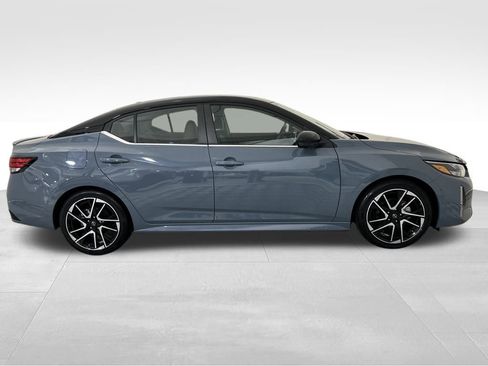 Used 2024 Nissan Sentra SR w/ SR Premium Package image 14
