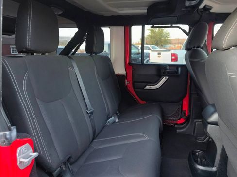 Used 2018 Jeep Wrangler Unlimited Sahara AWD/4WD image 34