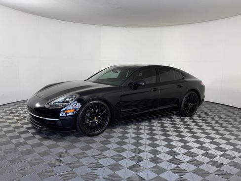 Used 2018 Porsche Panamera 4S image 1