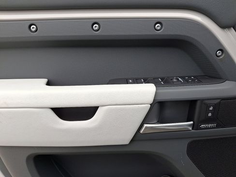 New 2026 Land Rover Defender 110 X-Dynamic SE image 5