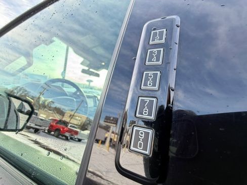 Used 2020 Ford F150 XLT image 32