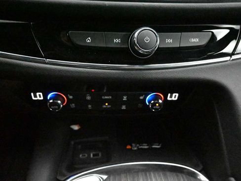 Used 2024 Buick Enclave Avenir AWD/4WD image 22