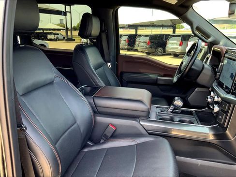 Used 2022 Ford F150 Lariat w/ Equipment Group 502A High image 9