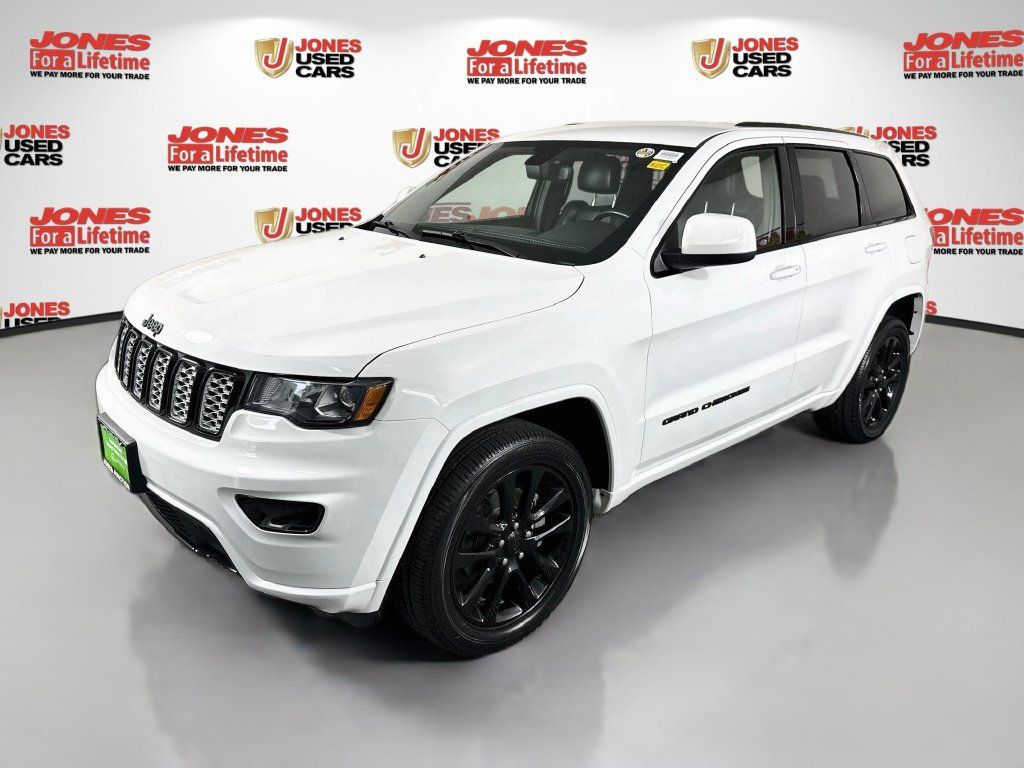 Used 2020 Jeep Grand Cherokee Altitude AWD/4WD image 14