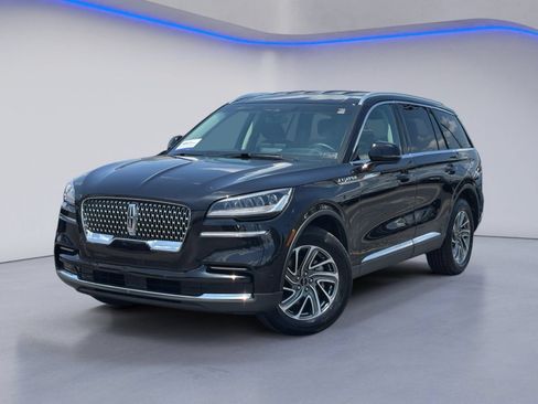 Used 2023 Lincoln Aviator AWD w/ Elements Package image 2