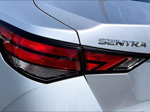 Certified 2022 Nissan Sentra SV FWD image 22