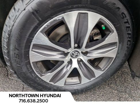 Used 2022 Toyota Highlander XLE image 50