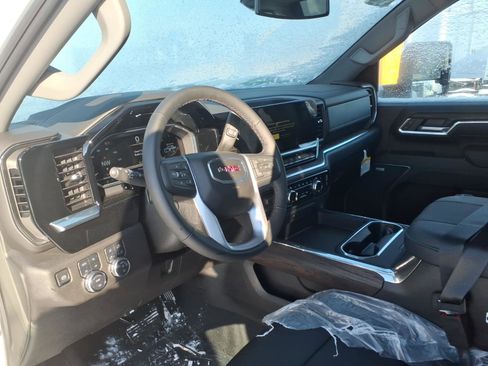 New 2025 GMC Sierra 3500 SLT w/ SLT Premium Package image 6
