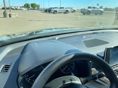 Used 2025 Nissan Altima 2.5 SV image 34