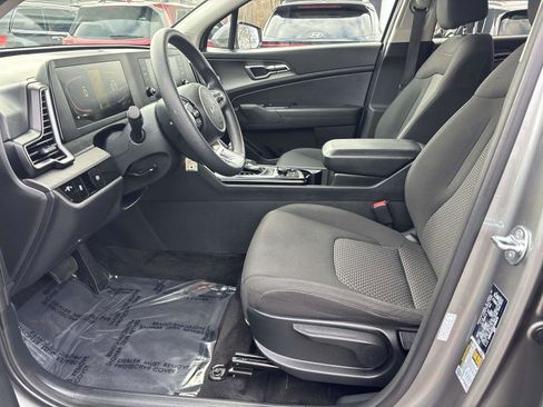 Used 2025 Kia Sportage LX image 10