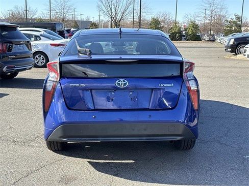Used 2018 Toyota Prius Three image 31