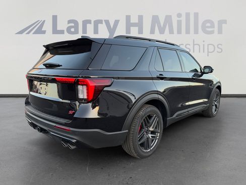 Used 2025 Ford Explorer ST AWD/4WD image 5
