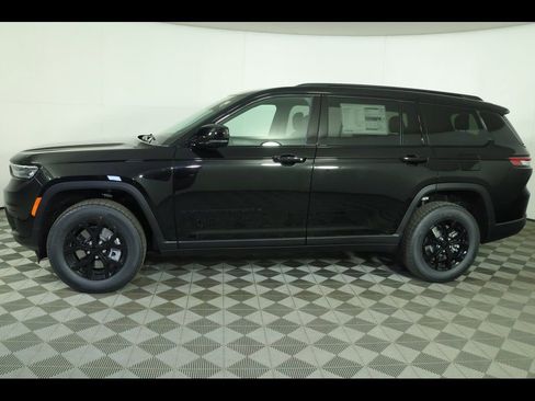 New 2025 Jeep Grand Cherokee L Altitude image 2
