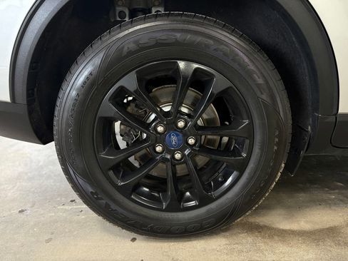 Used 2020 Ford Escape SE Sport image 38