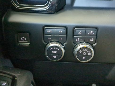 Used 2022 GMC Sierra 1500 AT4X image 19