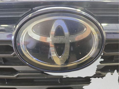 Used 2021 Toyota RAV4 XLE AWD/4WD image 9