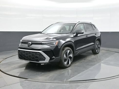 New 2026 Volkswagen Taos SE AWD/4WD image 3
